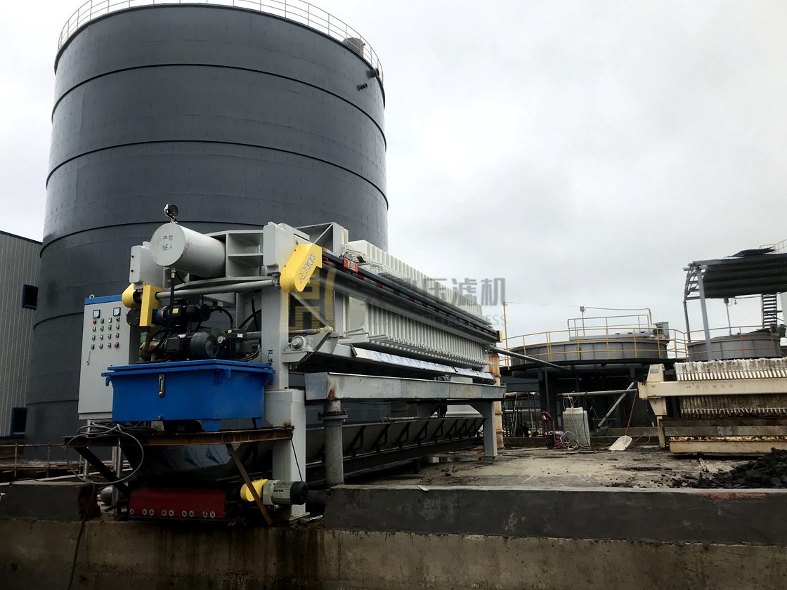 湖南某造紙廠污水處理現場，使用150平方皮帶輸送一體壓濾機一臺 (2).jpg
